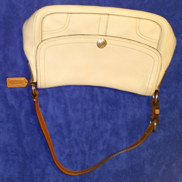 Coach Beige Pebbled Chelsea Bag - Picture 3 of 6